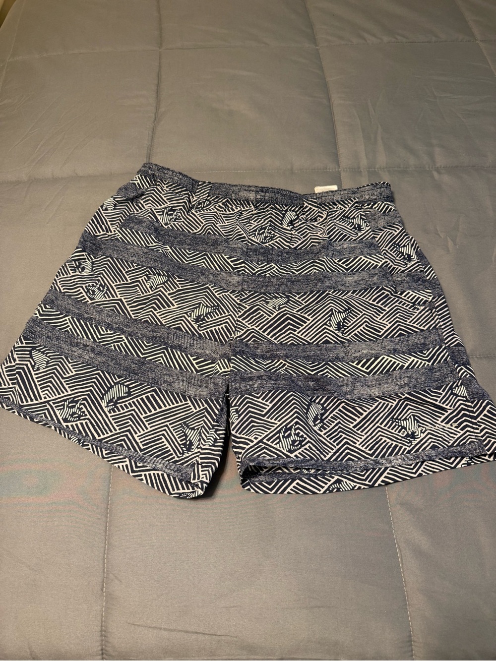 Men’s Navy and White Geometric Athletic Shorts